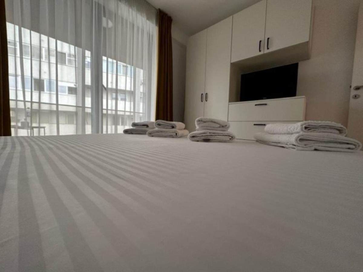 Апартаменти Escape Lounge Крайова Екстер'єр фото